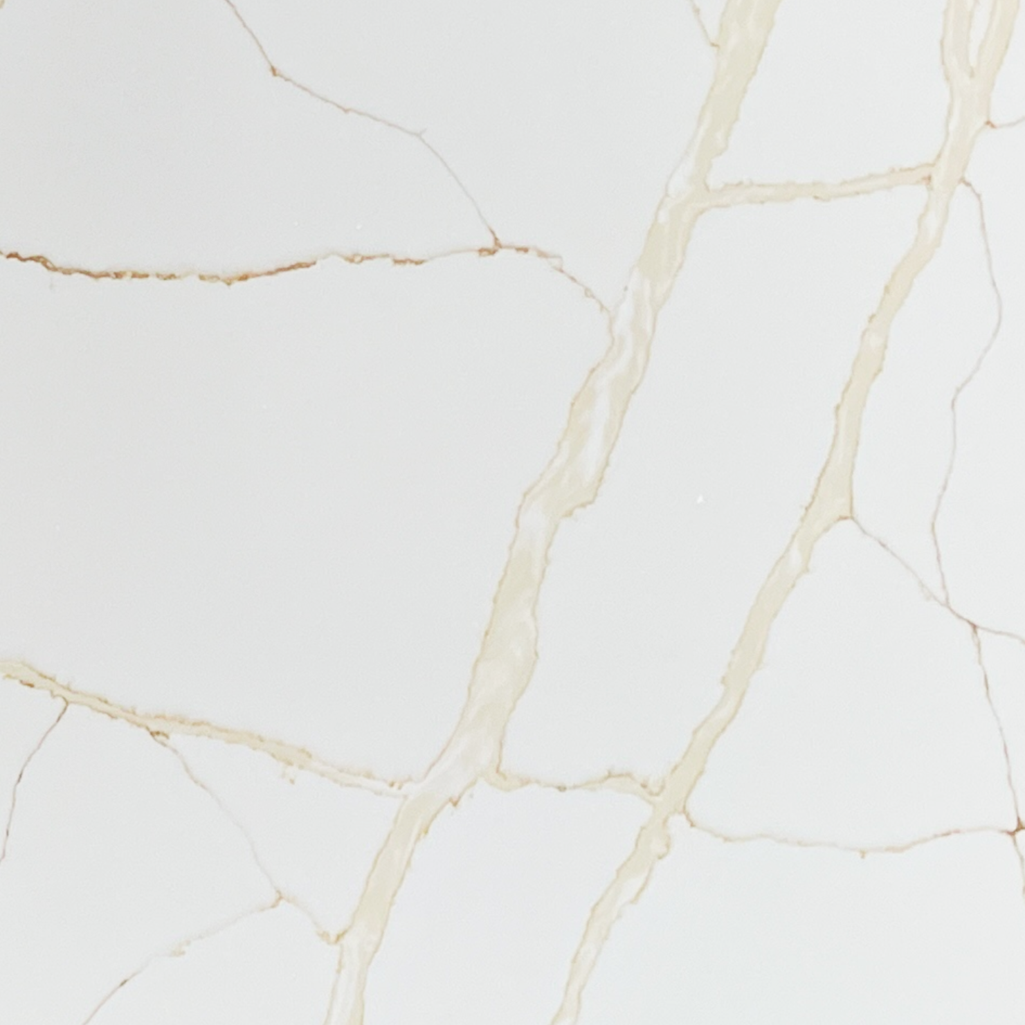 Calacatta White Quartz Countertop For Bathroom With Gold Veins