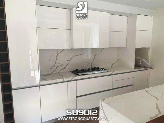 Composite Material Calacata White Countertops Book Matched Quartz Slab for Interior Decoration